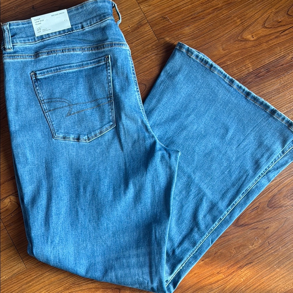 American Eagle Super Low Rise Flare NWT Fresh Bright